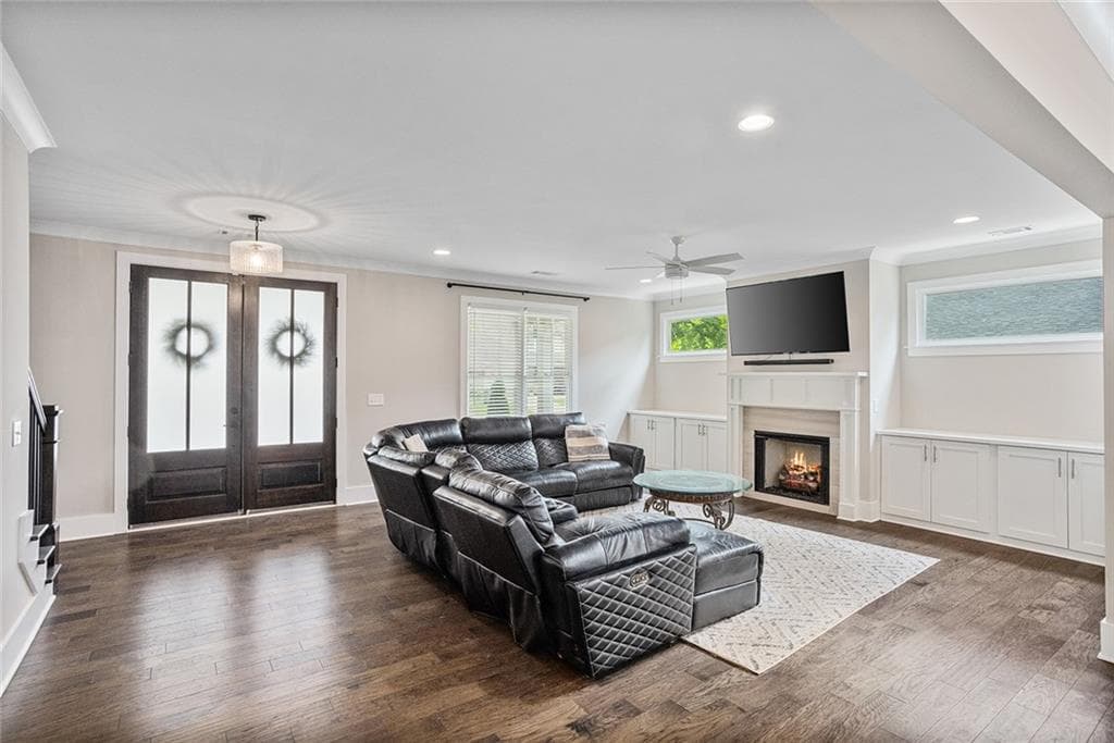 4 bedroom, 4 bathroom, 3,275 sq ft single family residence for sale at 518 Oak Drive, Atlanta, GA 30354 — photo 4
