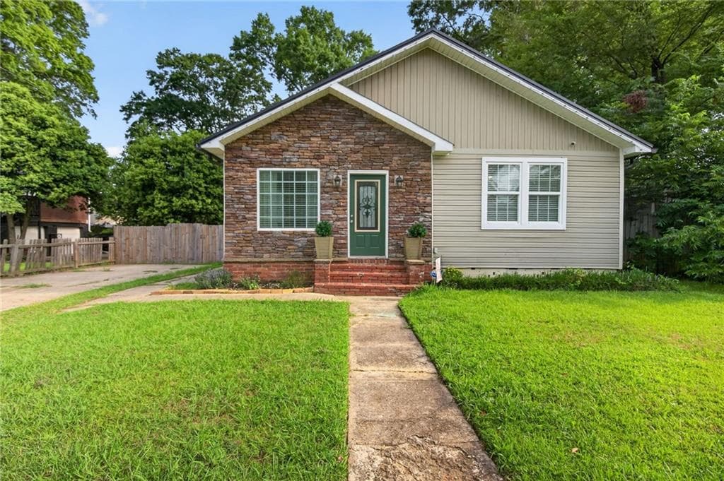 2 bedroom, 2 bathroom, 1,504 sq ft single family residence for sale at 254 Litchfield Street, Rockmart, GA 30153