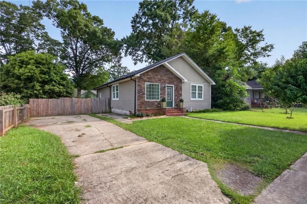 2 bedroom, 2 bathroom, 1,504 sq ft single family residence for sale at 254 Litchfield Street, Rockmart, GA 30153 — photo 2