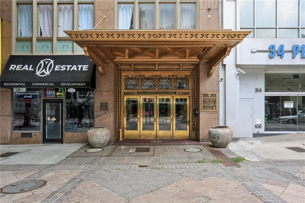 1 bedroom, 1 bathroom, 591 sq ft condominium for sale at 32 Peachtree Street 1101, Atlanta, GA 30303