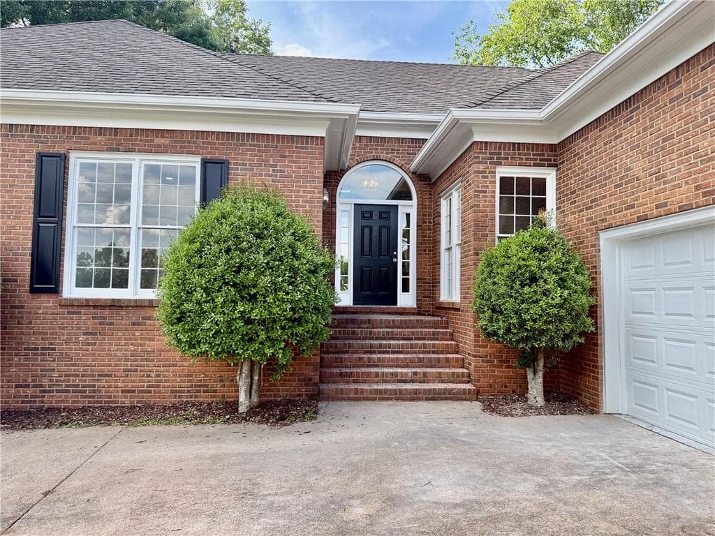 4 bedroom, 4 bathroom, 3,200 sq ft single family residence for sale at 3607 Hampstead Lane, Roswell, GA 30075 — photo 2