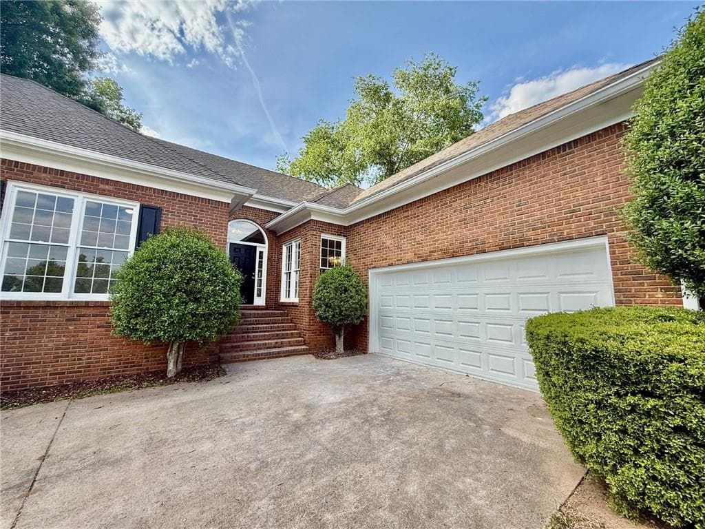 4 bedroom, 4 bathroom, 3,200 sq ft single family residence for sale at 3607 Hampstead Lane, Roswell, GA 30075 — photo 3