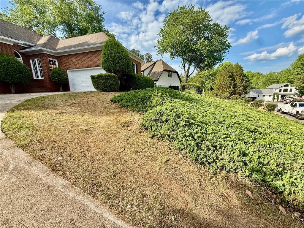4 bedroom, 4 bathroom, 3,200 sq ft single family residence for sale at 3607 Hampstead Lane, Roswell, GA 30075 — photo 4