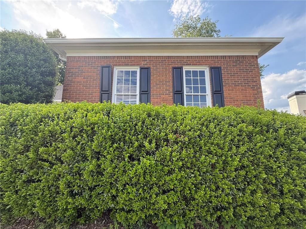 4 bedroom, 4 bathroom, 3,200 sq ft single family residence for sale at 3607 Hampstead Lane, Roswell, GA 30075 — photo 5