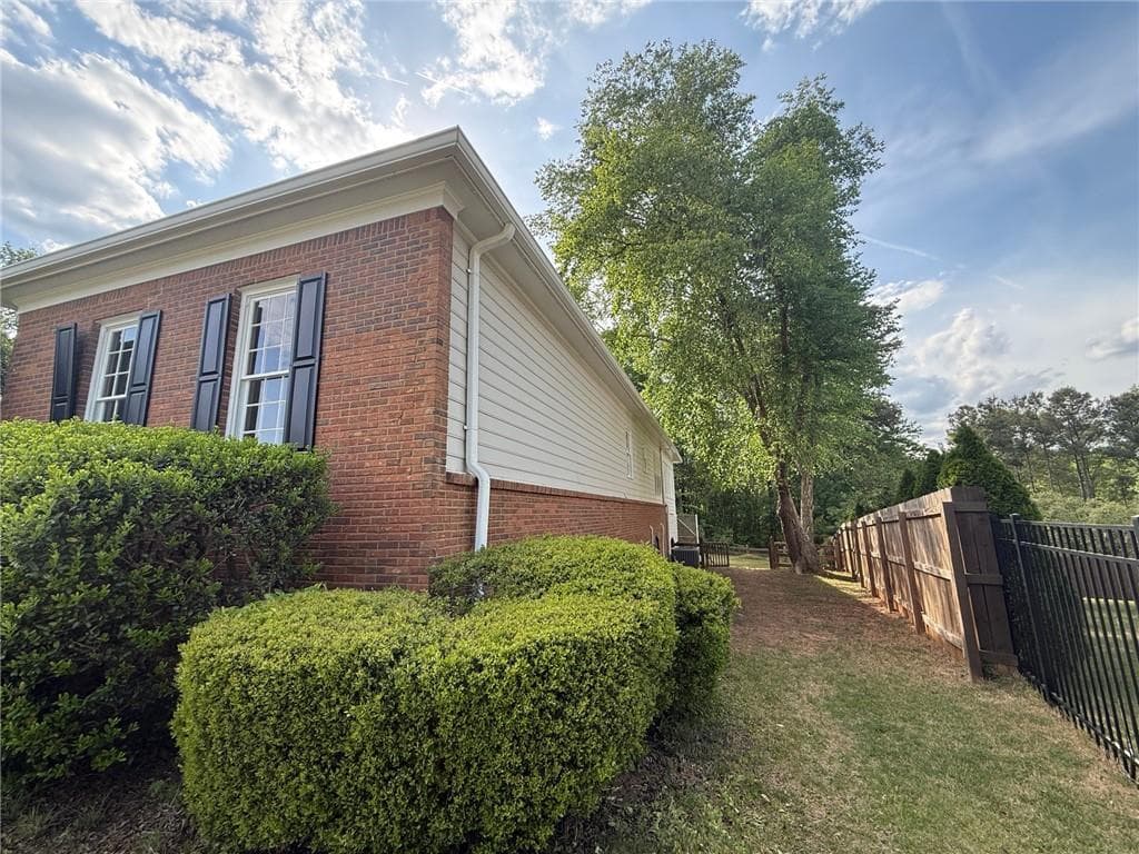 4 bedroom, 4 bathroom, 3,200 sq ft single family residence for sale at 3607 Hampstead Lane, Roswell, GA 30075 — photo 6