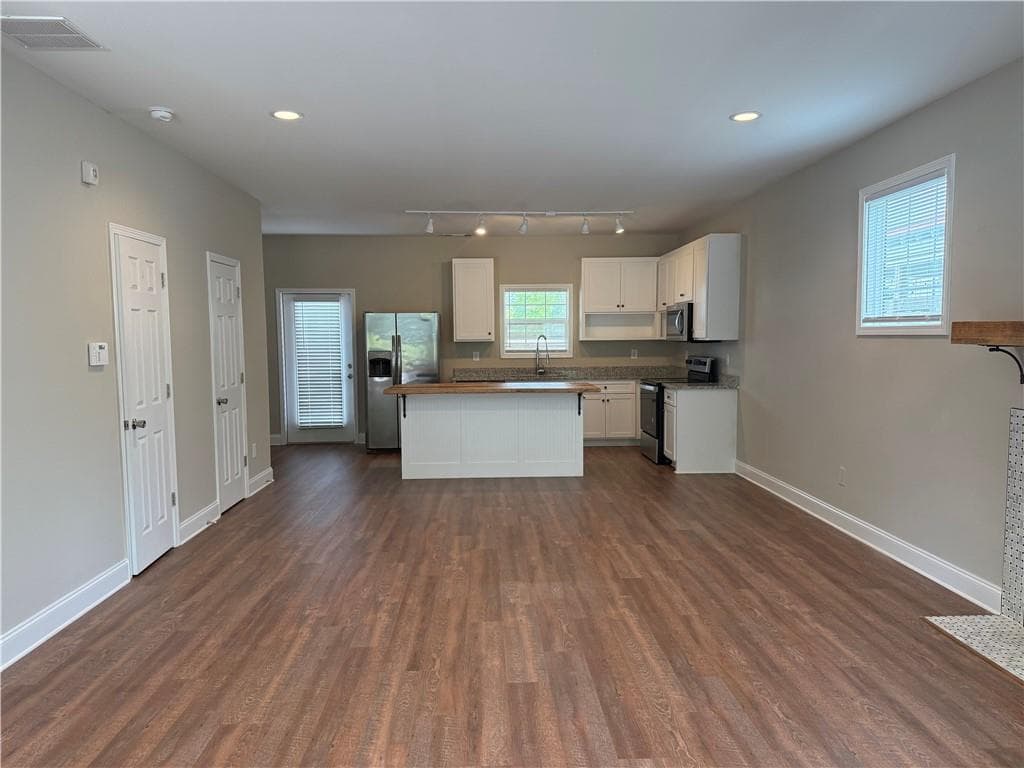 2 bedroom, 3 bathroom, 1,200 sq ft single family residence for rent at 768 Grove Street, Gainesville, GA 30501 for $1,725 a month — photo 4