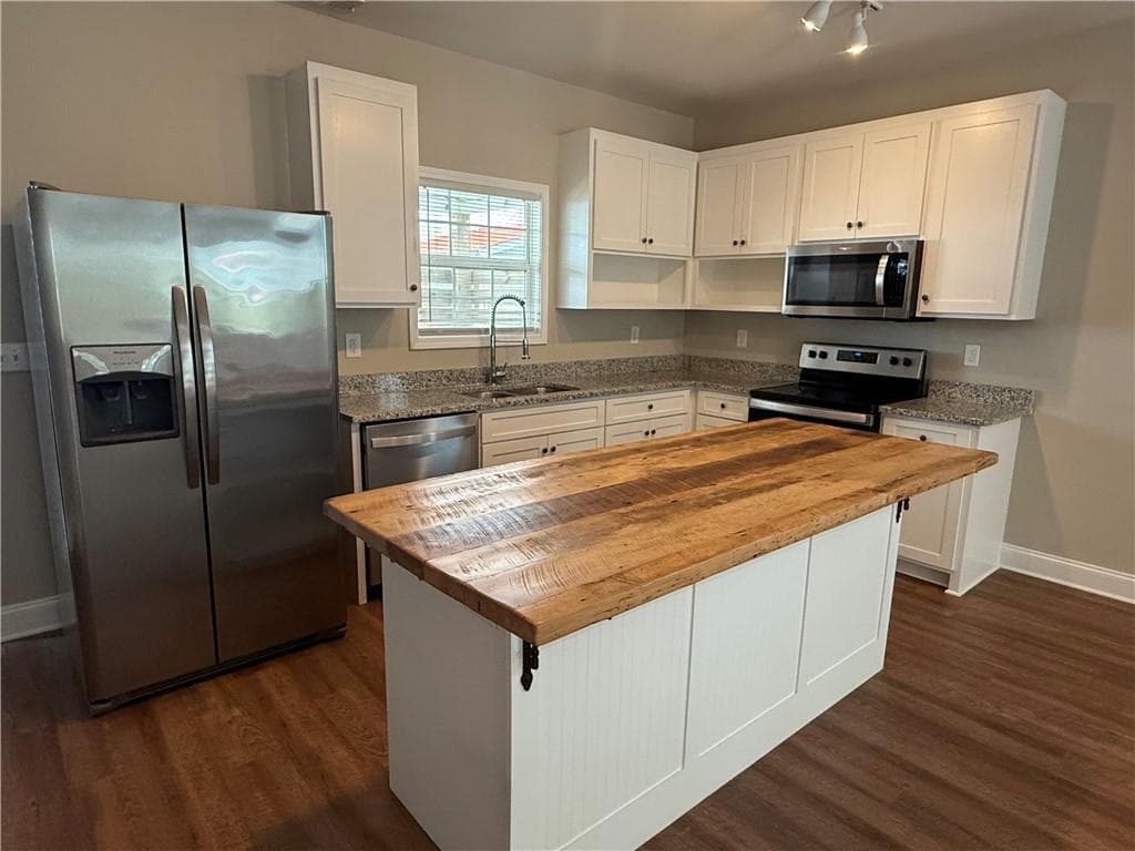 2 bedroom, 3 bathroom, 1,200 sq ft single family residence for rent at 768 Grove Street, Gainesville, GA 30501 for $1,725 a month — photo 6