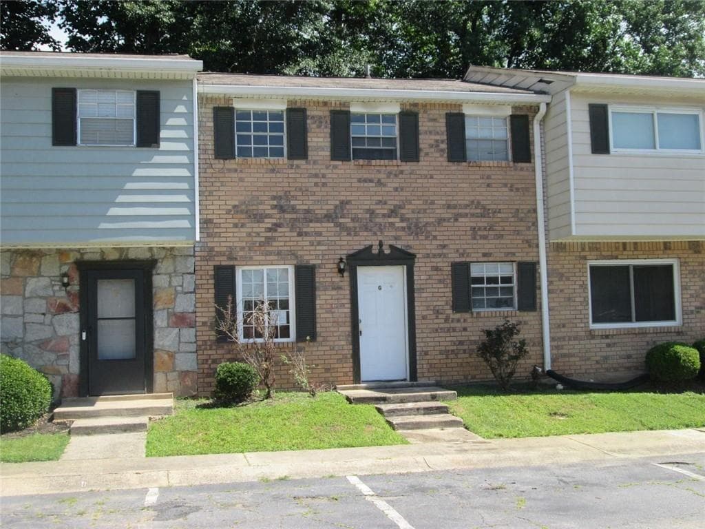 2 bedroom, 2 bathroom, 750 sq ft condominium under contract at 4701 Flat Shoals Road 39G, Union City, GA 30291