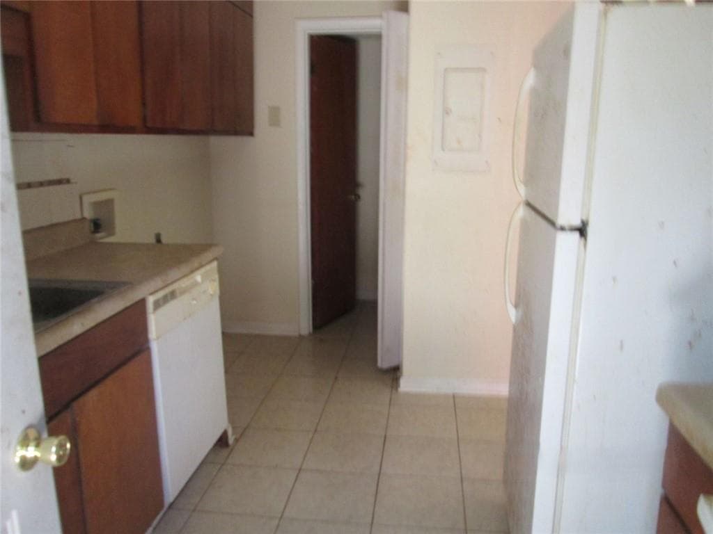 2 bedroom, 2 bathroom, 750 sq ft condominium under contract at 4701 Flat Shoals Road 39G, Union City, GA 30291 — photo 7