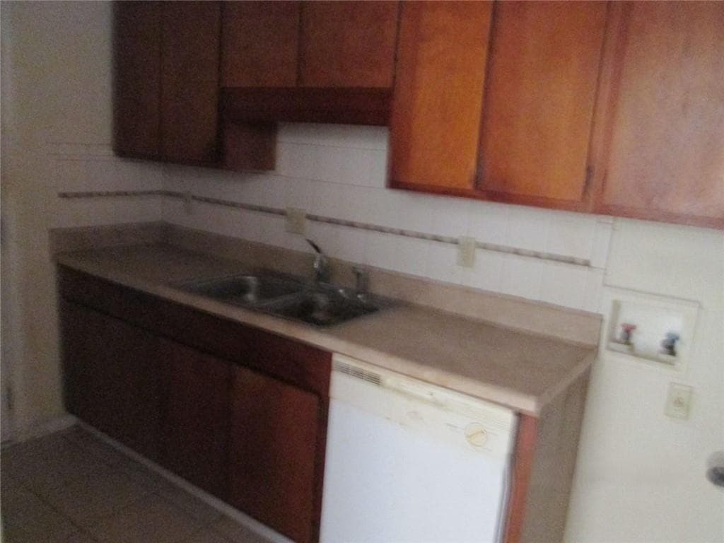 2 bedroom, 2 bathroom, 750 sq ft condominium under contract at 4701 Flat Shoals Road 39G, Union City, GA 30291 — photo 8