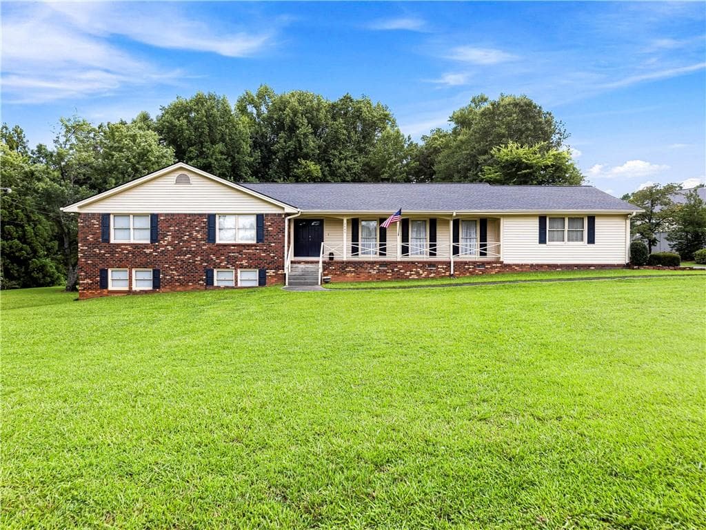 3 bedroom, 2 bathroom, 2,213 sq ft single family residence for sale at 2405 Post Oak Tritt Road, Marietta, GA 30062 — photo 2