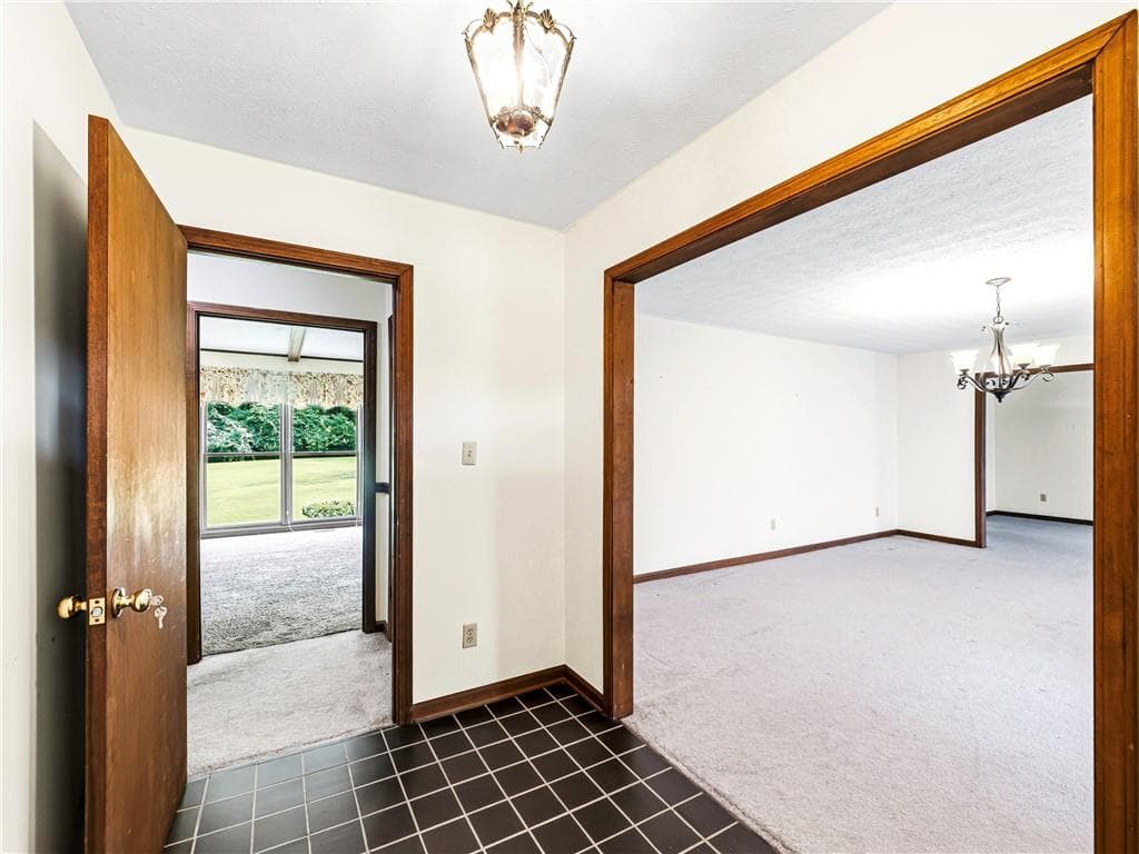 3 bedroom, 2 bathroom, 2,213 sq ft single family residence for sale at 2405 Post Oak Tritt Road, Marietta, GA 30062 — photo 5