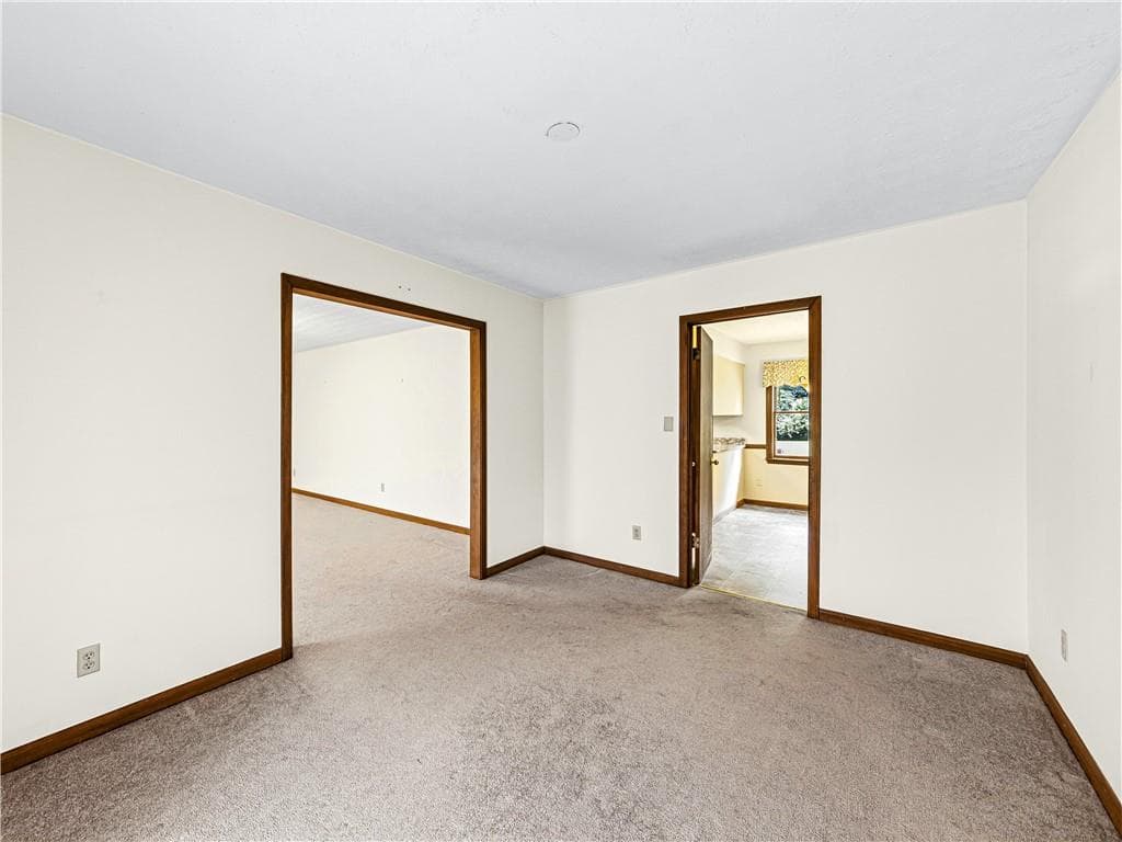 3 bedroom, 2 bathroom, 2,213 sq ft single family residence for sale at 2405 Post Oak Tritt Road, Marietta, GA 30062 — photo 8