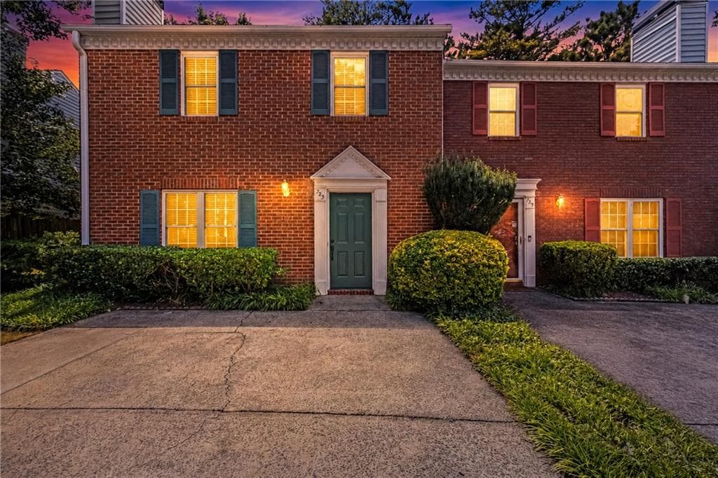 3 bedroom, 3 bathroom, 1,584 sq ft townhouse under contract at 725 Anderson Walk, Marietta, GA 30062