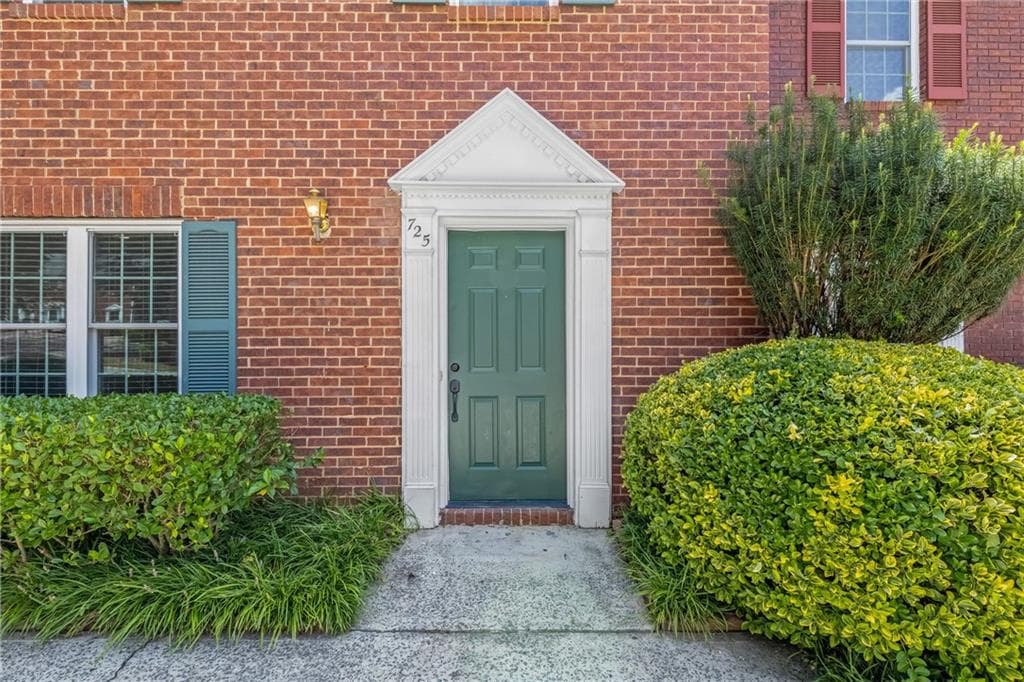 3 bedroom, 3 bathroom, 1,584 sq ft townhouse for sale at 725 Anderson Walk, Marietta, GA 30062 — photo 3