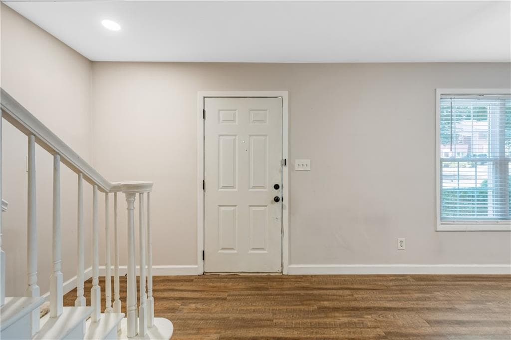 3 bedroom, 3 bathroom, 1,584 sq ft townhouse for sale at 725 Anderson Walk, Marietta, GA 30062 — photo 7