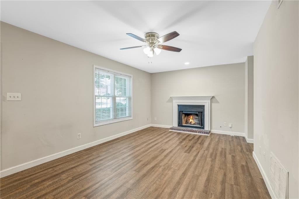 3 bedroom, 3 bathroom, 1,584 sq ft townhouse for sale at 725 Anderson Walk, Marietta, GA 30062 — photo 8