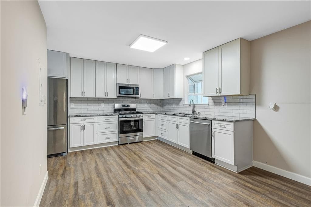 3 bedroom, 3 bathroom, 1,584 sq ft townhouse for sale at 725 Anderson Walk, Marietta, GA 30062 — photo 10