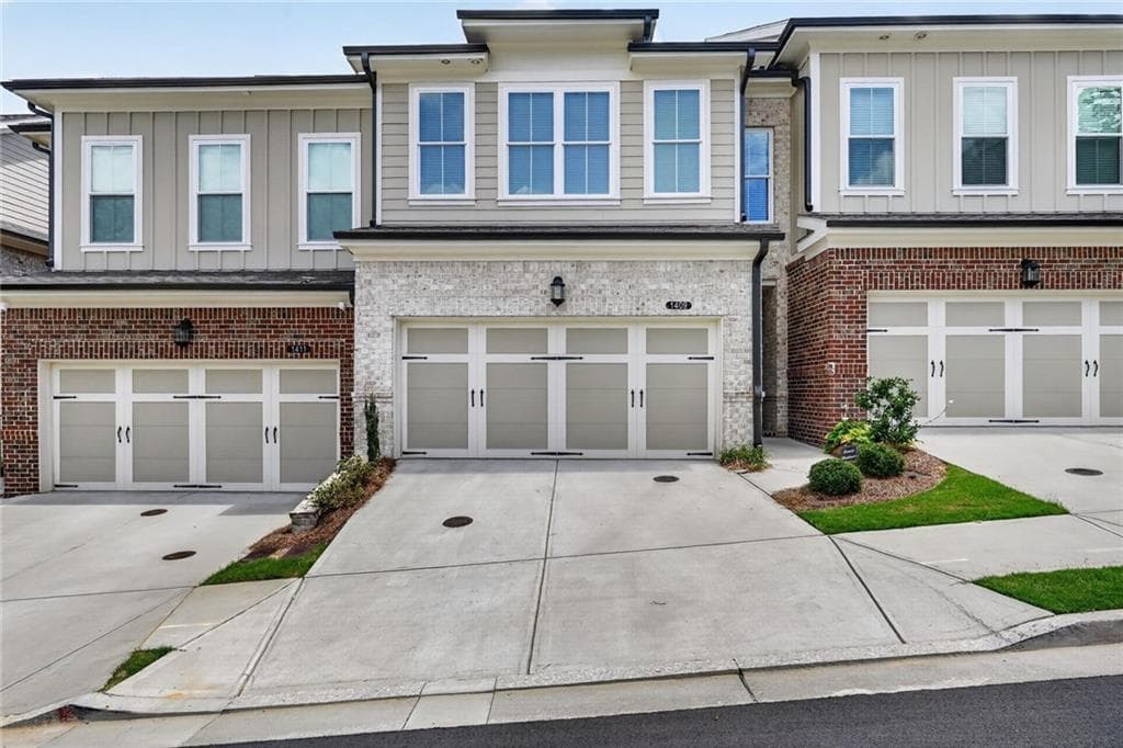 3 bedroom, 3 bathroom, 1,852 sq ft townhouse for sale at 1409 Casteel Lake Lane, Buford, GA 30518 — photo 2