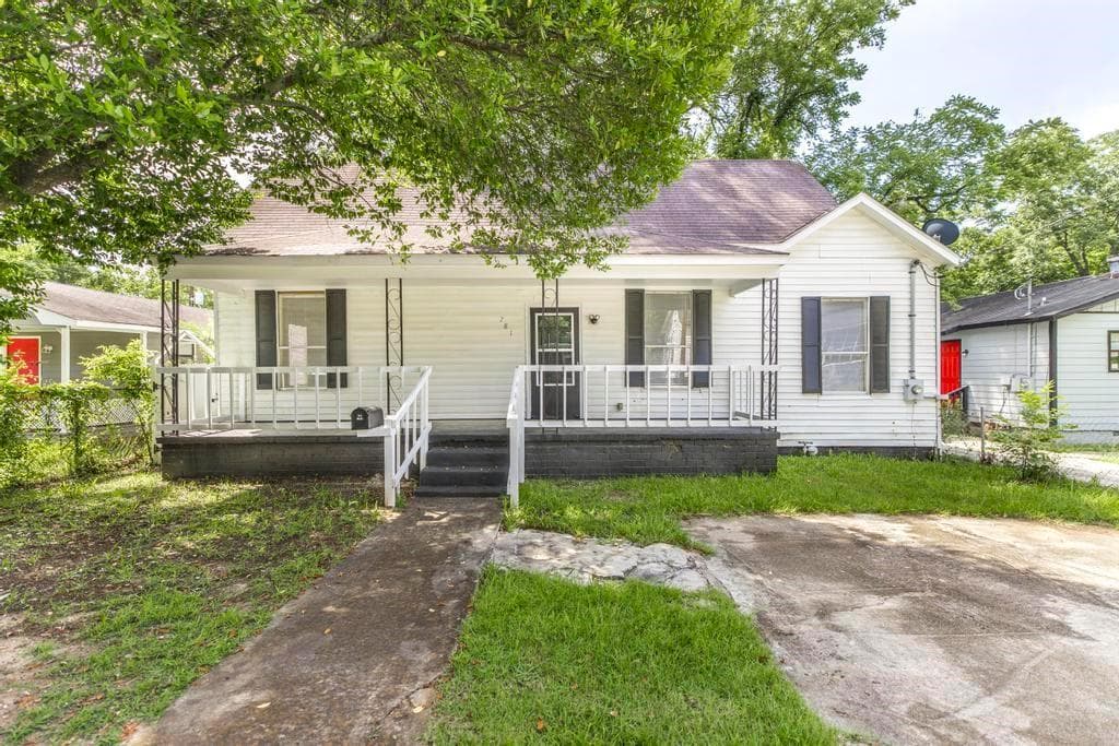 4 bedroom, 2 bathroom, 1,402 sq ft single family residence for sale at 781 Applewood Street, Macon, GA 31217