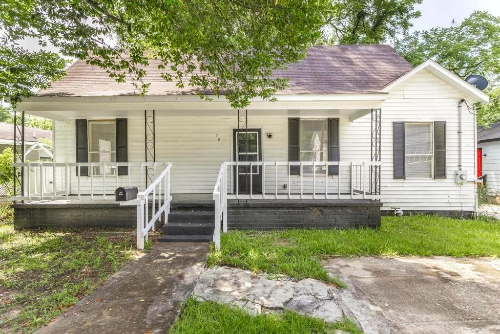 4 bedroom, 2 bathroom, 1,402 sq ft single family residence for sale at 781 Applewood Street, Macon, GA 31217 — photo 2