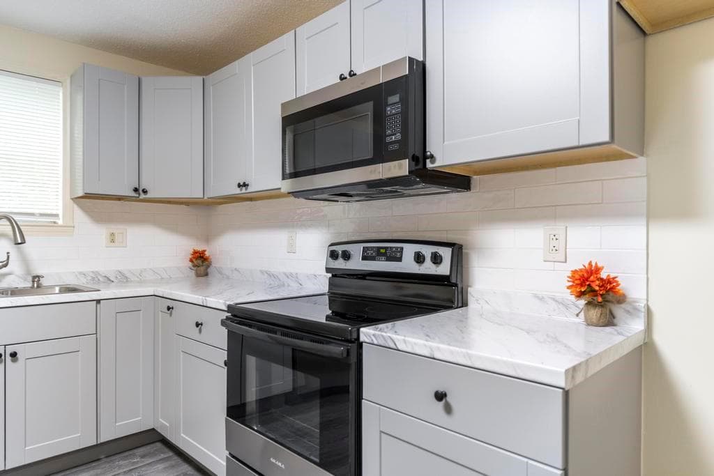 4 bedroom, 2 bathroom, 1,402 sq ft single family residence for sale at 781 Applewood Street, Macon, GA 31217 — photo 7