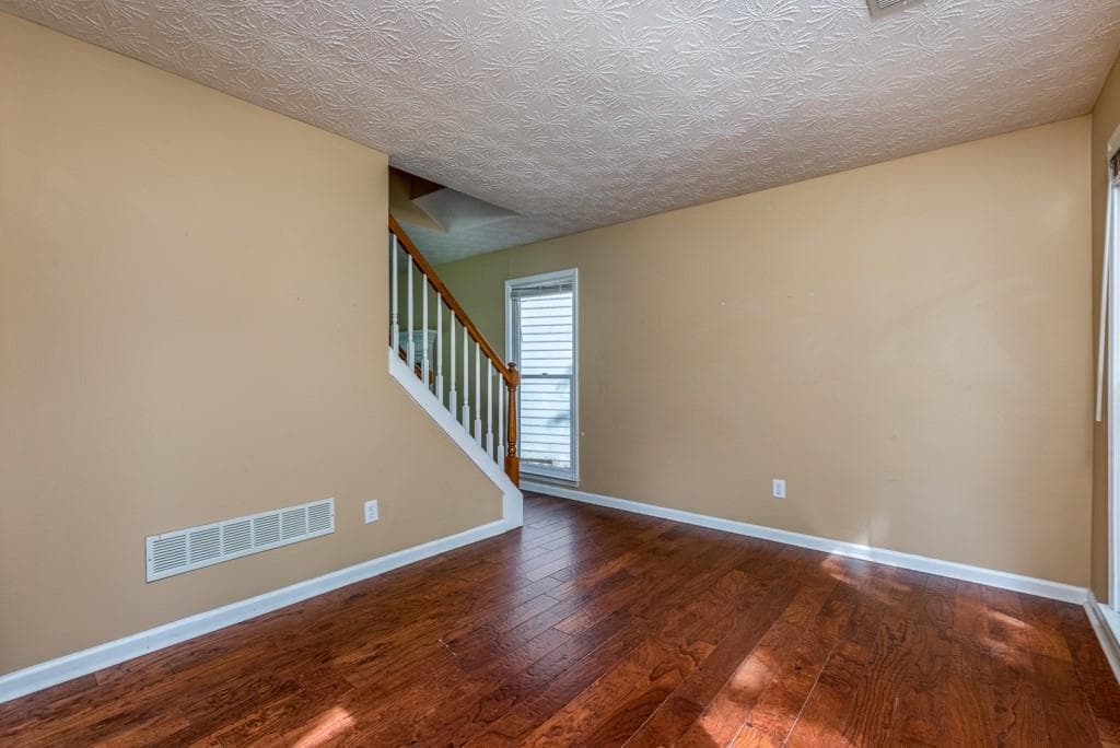 4 bedroom, 3 bathroom, 1,968 sq ft single family residence for sale at 4031 Dream Catcher Drive, Woodstock, GA 30189 — photo 4