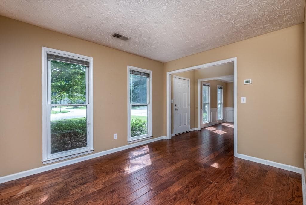 4 bedroom, 3 bathroom, 1,968 sq ft single family residence for sale at 4031 Dream Catcher Drive, Woodstock, GA 30189 — photo 5