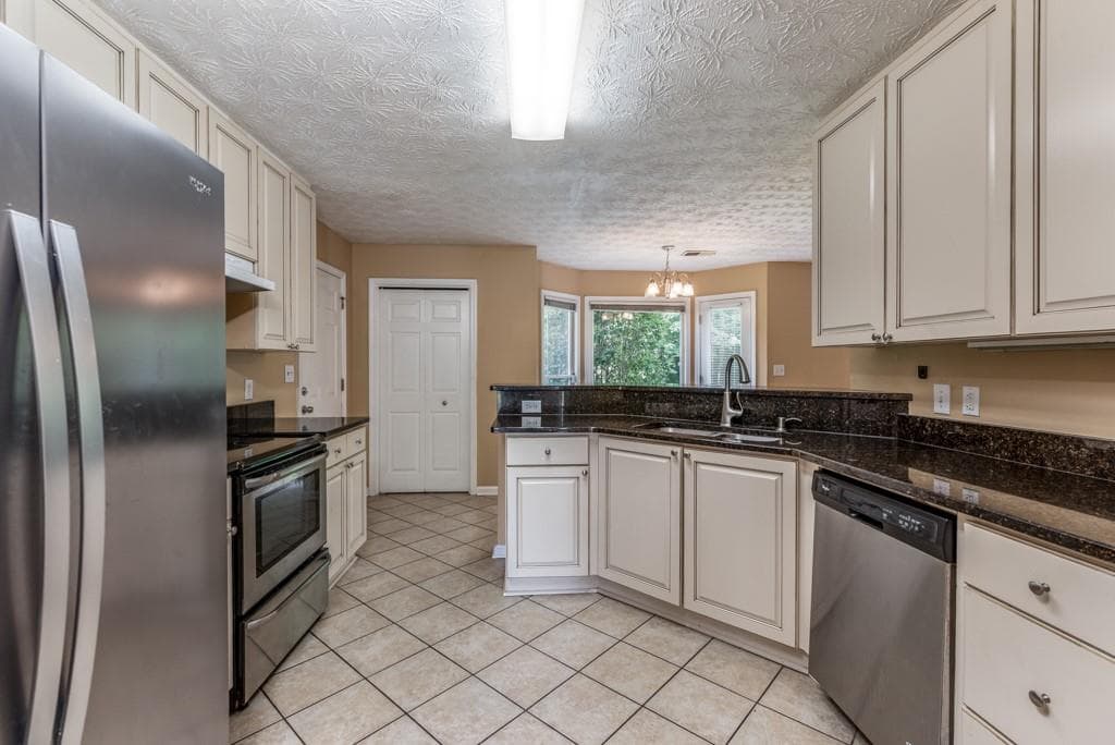 4 bedroom, 3 bathroom, 1,968 sq ft single family residence for sale at 4031 Dream Catcher Drive, Woodstock, GA 30189 — photo 8