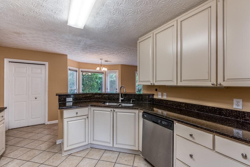 4 bedroom, 3 bathroom, 1,968 sq ft single family residence for sale at 4031 Dream Catcher Drive, Woodstock, GA 30189 — photo 9