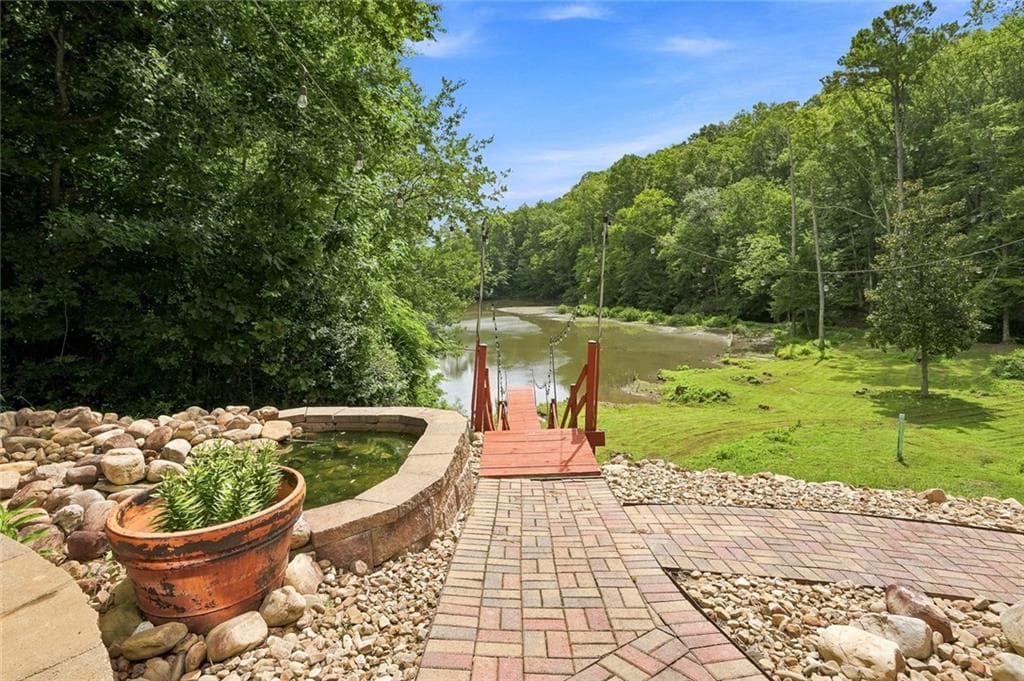 5 bedroom, 5 bathroom, 6,646 sq ft single family residence for sale at 188 Covered Bridge Trail, Smyrna, GA 30082 — photo 2