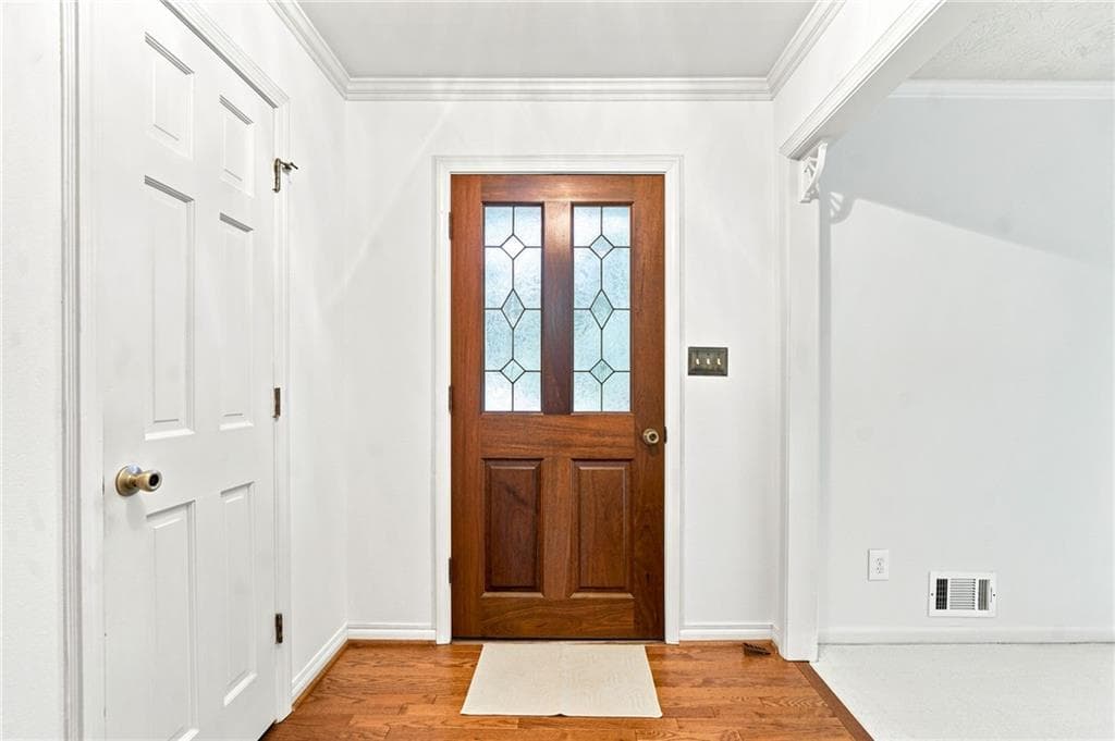 4 bedroom, 3 bathroom, 2,668 sq ft single family residence under contract at 11555 Northgate Way, Roswell, GA 30075 — photo 6