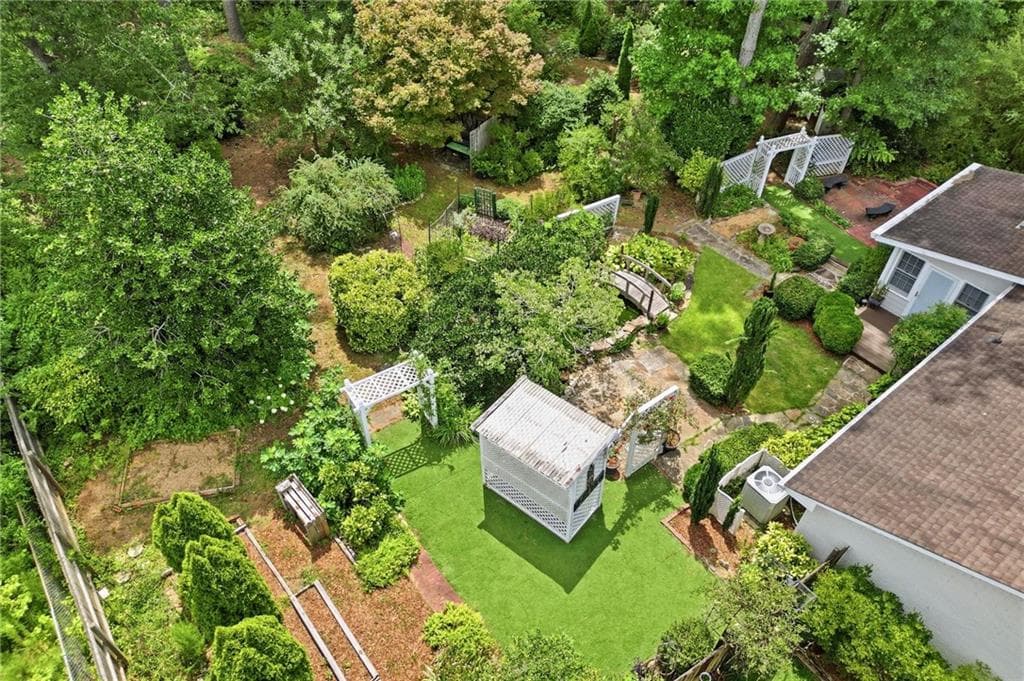 4 bedroom, 3 bathroom, 2,668 sq ft single family residence under contract at 11555 Northgate Way, Roswell, GA 30075 — photo 3