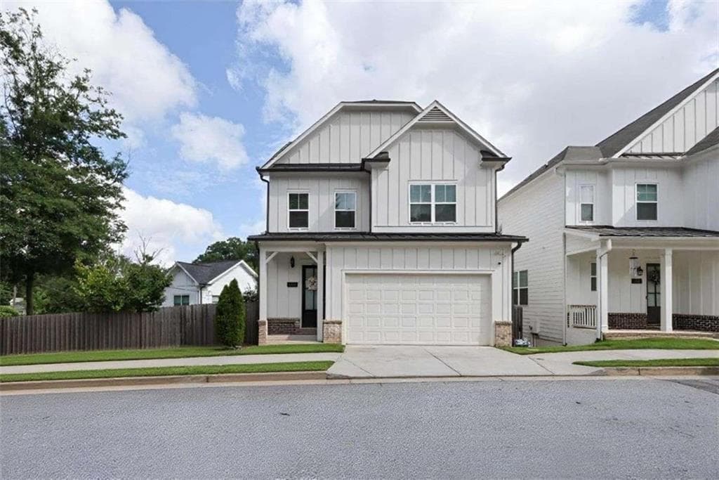 5 bedroom, 4 bathroom, 3,189 sq ft single family residence for rent at 1860 NW Commons Place, Atlanta, GA 30318 for $3,700 a month — photo 2