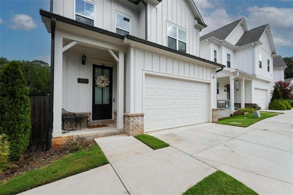 5 bedroom, 4 bathroom, 3,189 sq ft single family residence for rent at 1860 NW Commons Place, Atlanta, GA 30318 for $3,700 a month — photo 3