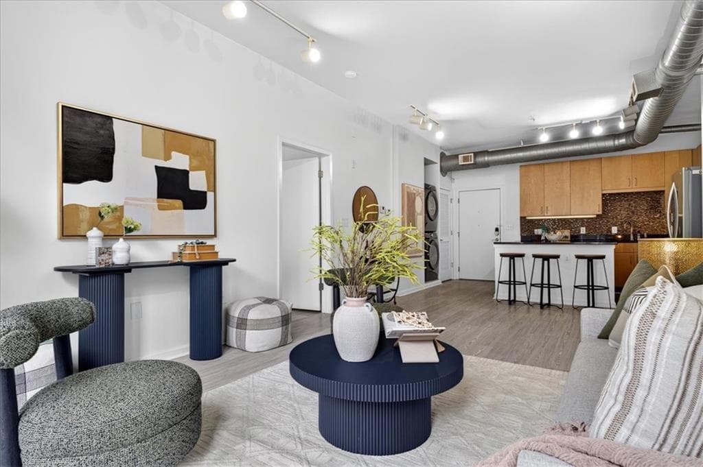 2 bedroom, 2 bathroom, 1,178 sq ft condominium under contract at 5300 Peachtree Road 2604, Atlanta, GA 30341 — photo 2