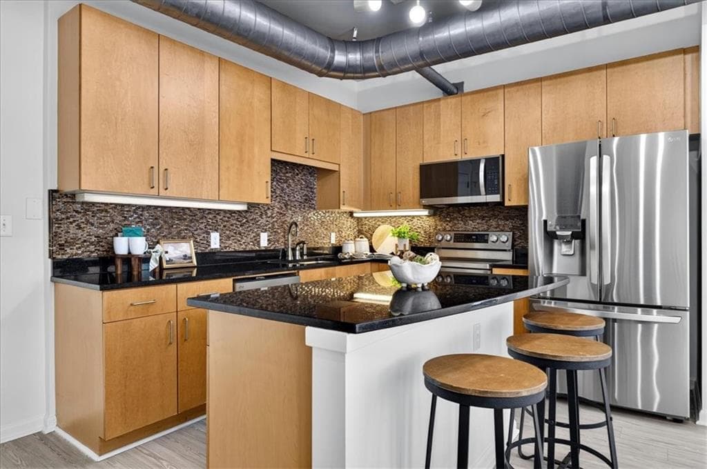 2 bedroom, 2 bathroom, 1,178 sq ft condominium under contract at 5300 Peachtree Road 2604, Atlanta, GA 30341 — photo 3