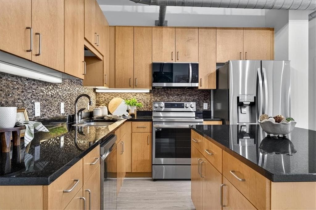 2 bedroom, 2 bathroom, 1,178 sq ft condominium under contract at 5300 Peachtree Road 2604, Atlanta, GA 30341 — photo 8