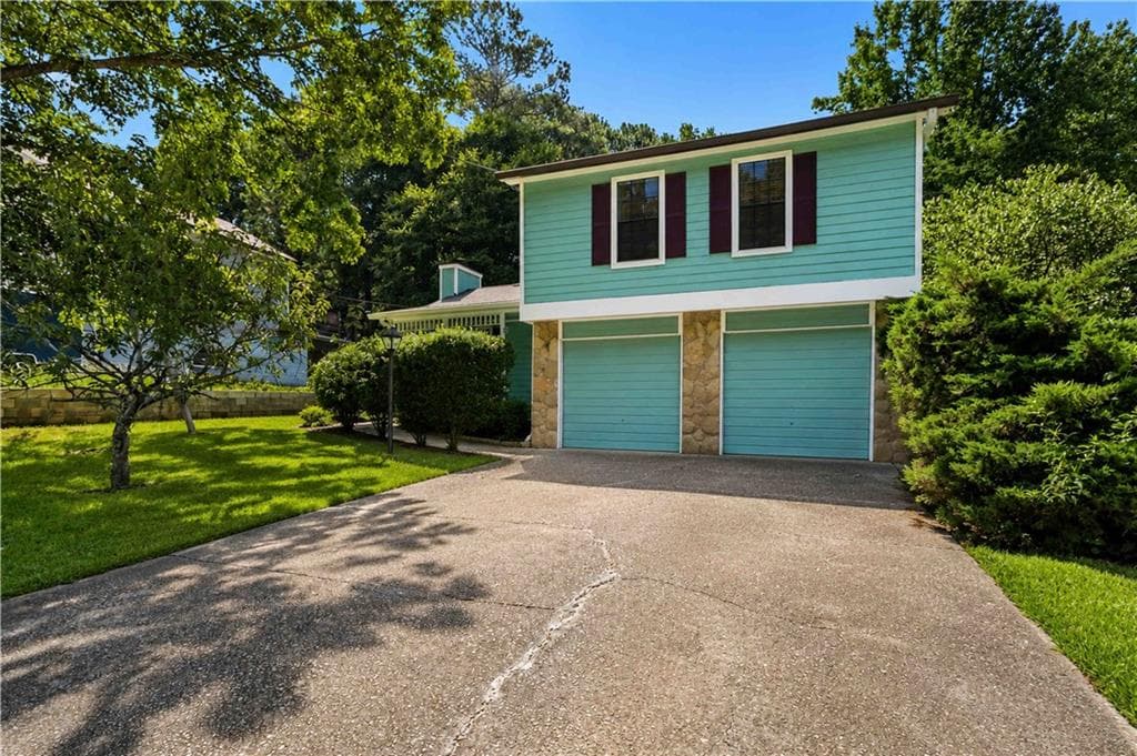 3 bedroom, 3 bathroom, 1,456 sq ft single family residence for sale at 5556 Weatherford Road, Norcross, GA 30093 — photo 2