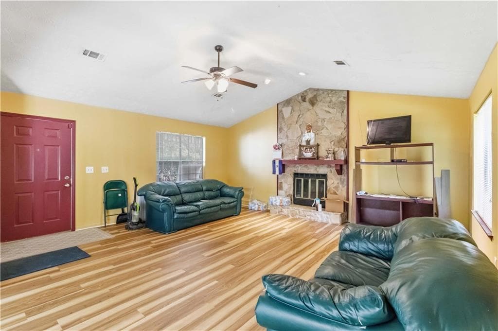 3 bedroom, 3 bathroom, 1,456 sq ft single family residence for sale at 5556 Weatherford Road, Norcross, GA 30093 — photo 6