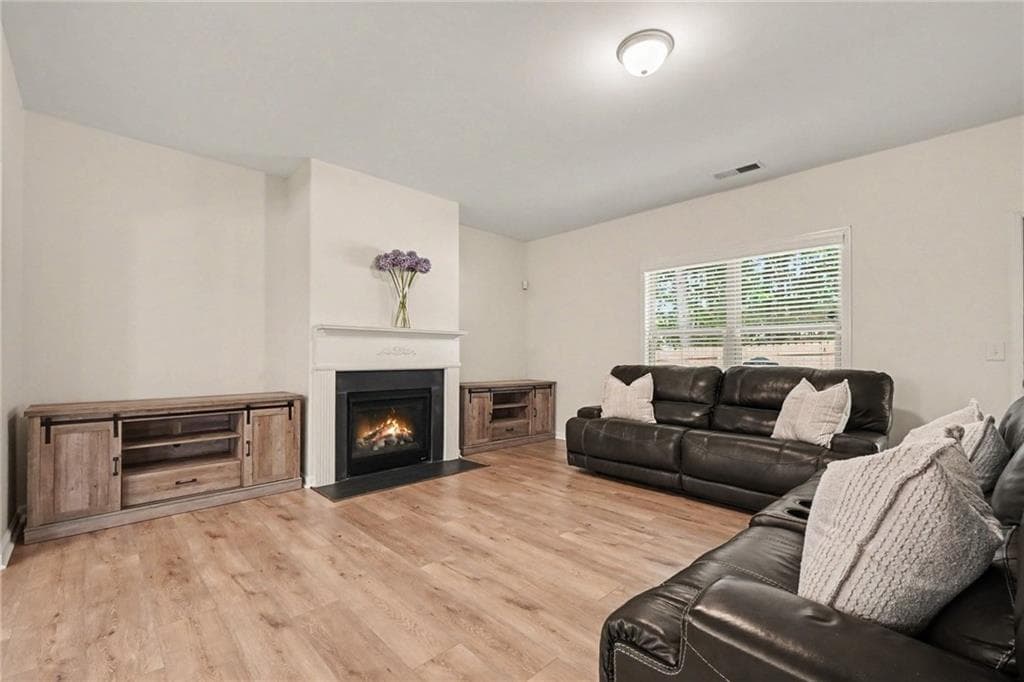 4 bedroom, 5 bathroom, 3,584 sq ft single family residence for sale at 3923 Kingfisher Drive, Atlanta, GA 30349 — photo 7