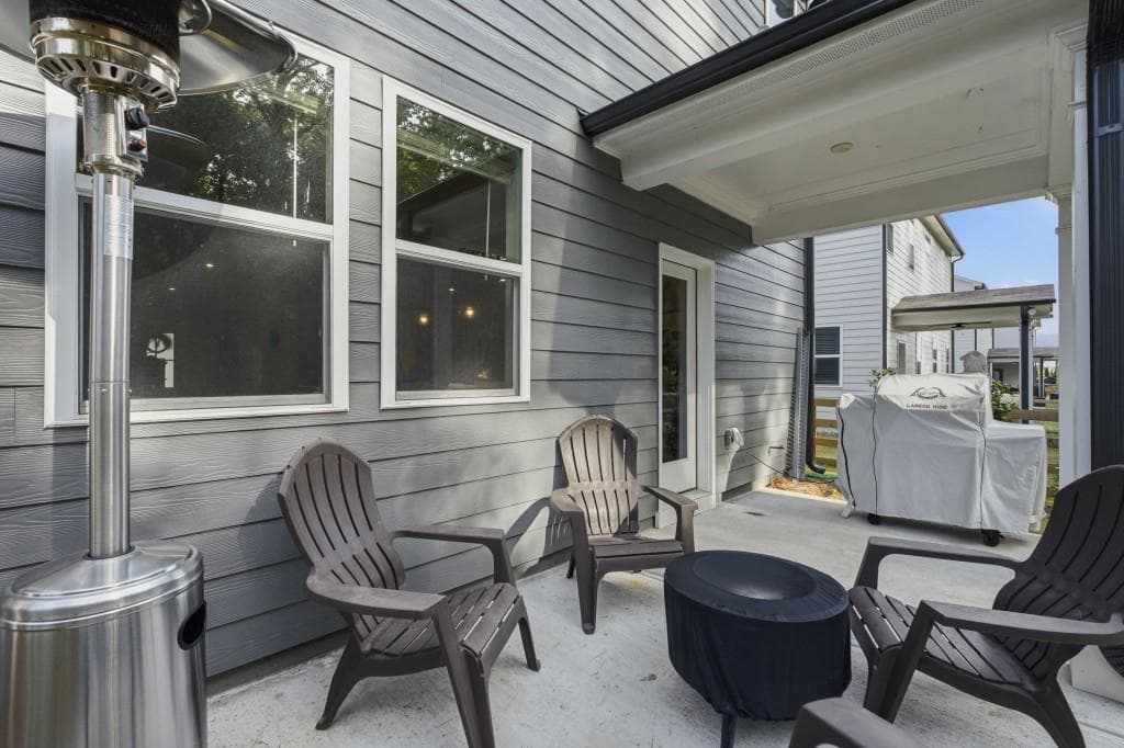 5 bedroom, 3 bathroom, 2,953 sq ft single family residence for sale at 106 Henley Street, Canton, GA 30114 — photo 5
