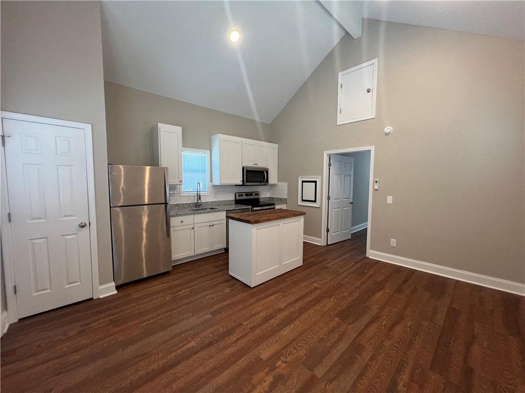 1 bedroom, 1 bathroom single family residence for rent at 19 Myrtle Drive, Gainesville, GA 30501 for $1,425 a month — photo 4