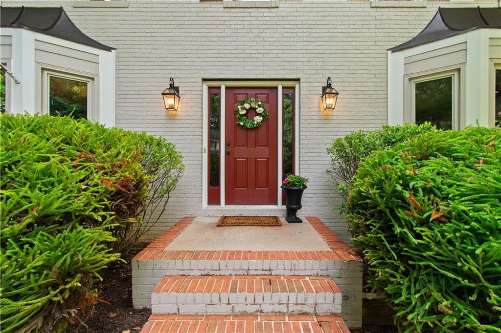 3 bedroom, 3 bathroom, 2,208 sq ft single family residence under contract at 1811 Yorkshire Drive, Woodstock, GA 30189 — photo 4