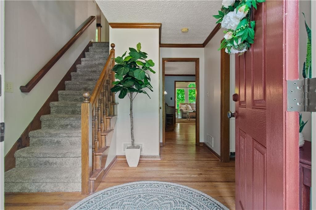3 bedroom, 3 bathroom, 2,208 sq ft single family residence under contract at 1811 Yorkshire Drive, Woodstock, GA 30189 — photo 5