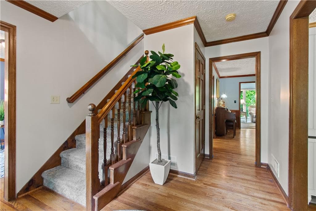 3 bedroom, 3 bathroom, 2,208 sq ft single family residence under contract at 1811 Yorkshire Drive, Woodstock, GA 30189 — photo 7