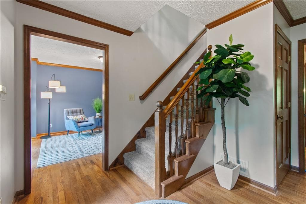 3 bedroom, 3 bathroom, 2,208 sq ft single family residence under contract at 1811 Yorkshire Drive, Woodstock, GA 30189 — photo 8