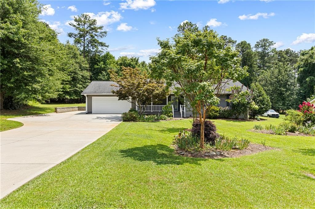 3 bedroom, 2 bathroom, 1,288 sq ft single family residence under contract at 5671 Raintree Trace, Oakwood, GA 30566 — photo 2