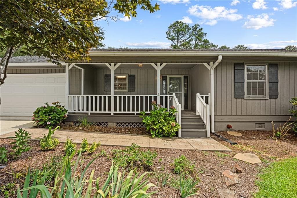 3 bedroom, 2 bathroom, 1,288 sq ft single family residence under contract at 5671 Raintree Trace, Oakwood, GA 30566 — photo 3