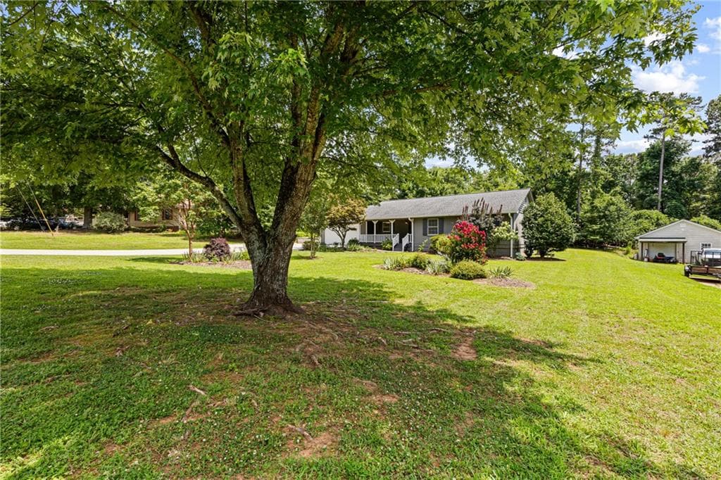 3 bedroom, 2 bathroom, 1,288 sq ft single family residence under contract at 5671 Raintree Trace, Oakwood, GA 30566 — photo 4